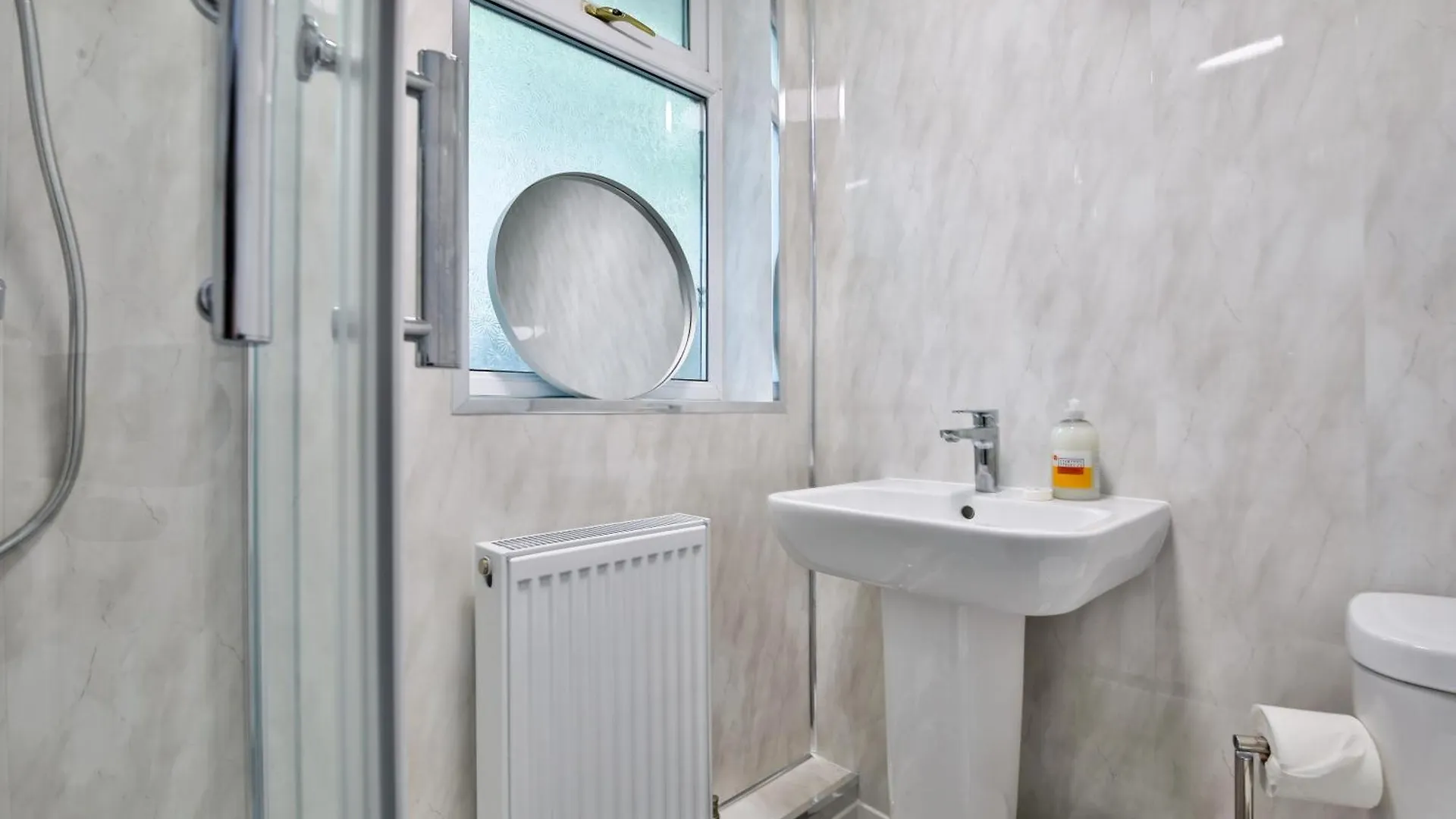 Urban 2-Bed House - 6 Mins Away From City Centre! Κάρντιφ 0*,