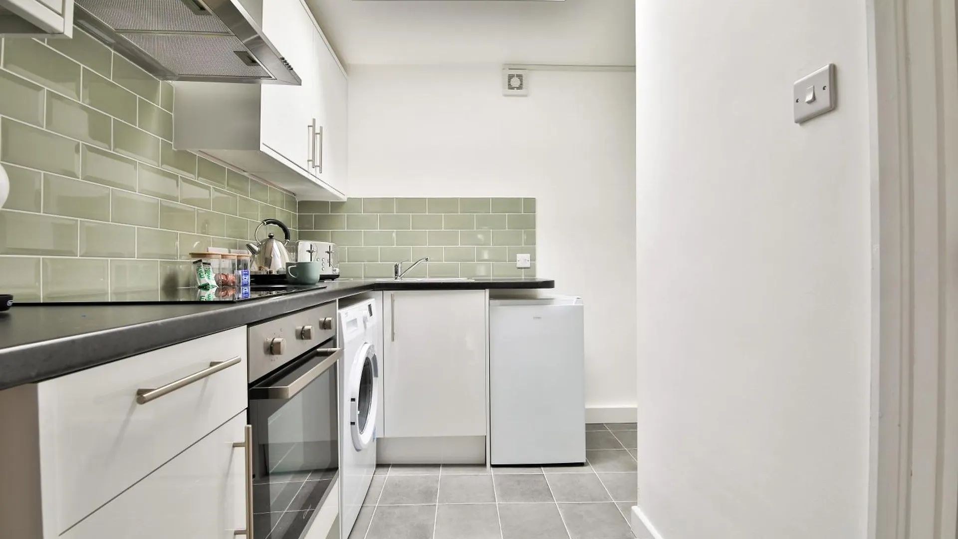 Urban 2-Bed House - 6 Mins Away From City Centre! Κάρντιφ 0*,